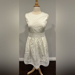 Ted Baker London A-line White Crochet Panel Dress-Rose Gold Tone Zip-Size 3/M